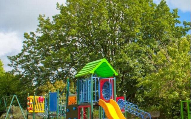 Lakes And Craters Holiday Park