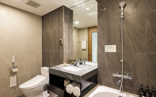Super Hotel Hanoi – Bathroom – Hanoi
