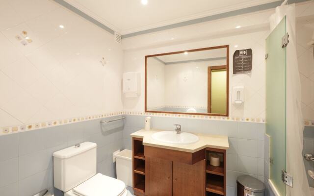 HUUX Hostel