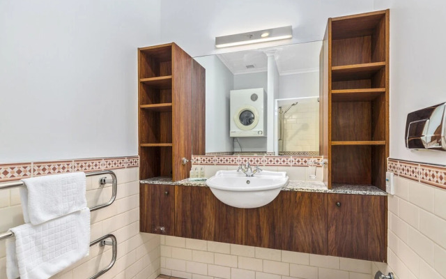 Two Bedroom Waterfront & City Apartment