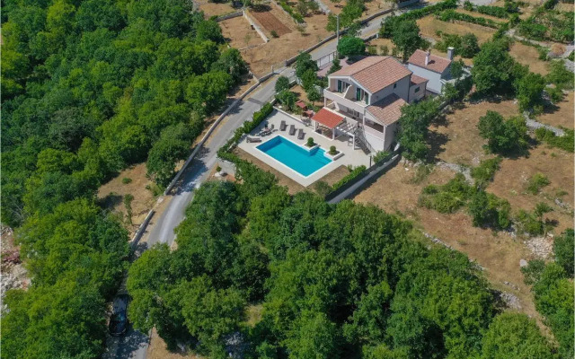 Three-Bedroom Holiday Home in Zagvozd