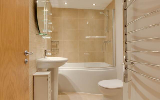 Contemporary Holiday Home in Little Petherick With Terrace