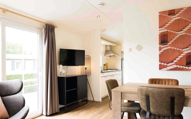 Nice chalet with microwave, Wageningen at 3.5 km.