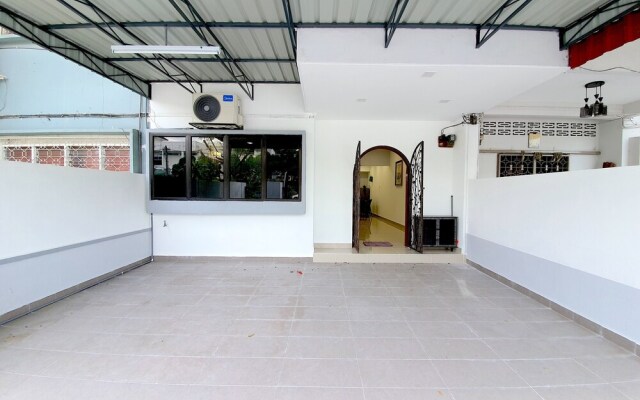 WhiteTerrace House Jalan Ipoh by BeeStay