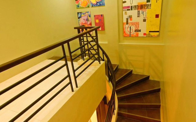Holiday Suites Hotel & Resort
