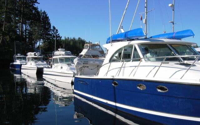 John Henry's Marina and Resort