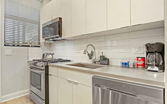 3BR Comfy Apt in Logan Square