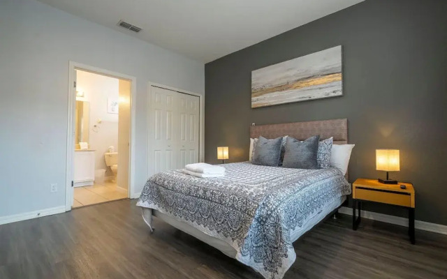 Cozy 4BR Regal Oaks w hot tub