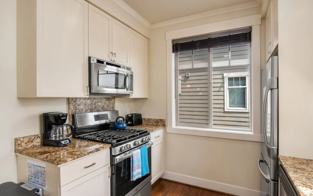 Seattle Vacation Home: The Parsonage