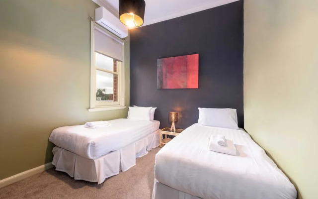 Unique 2BR Converted Storefront APT in Alphington!