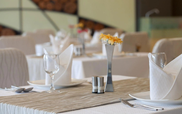 Pinetree Hotel