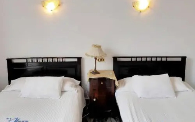 Triomphe Hotel