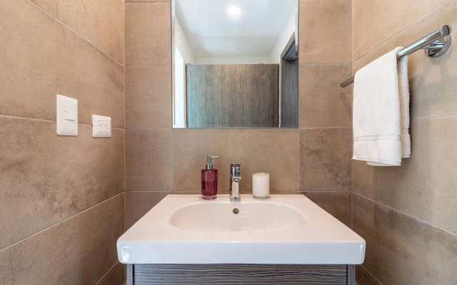 Modern 2BR Apartment - Paseo del Mar