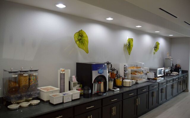 Best Western Plus Lytle Inn & Suites