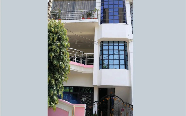 Tuk Tuk Homestay