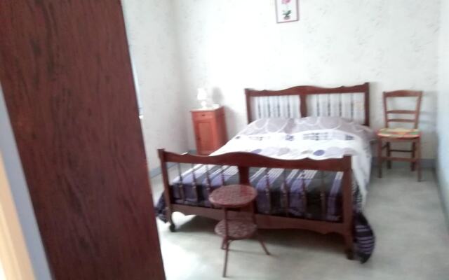 House With 3 Bedrooms in Montbron, With Furnished Garden