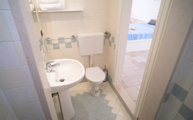 La bottega Ostuni by Typney