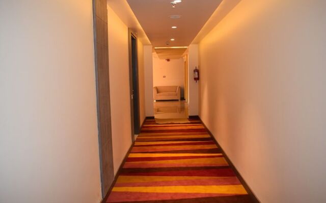 Hotel Deep Clarks Inn Lucknow
