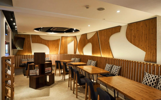 R's FOREST INN