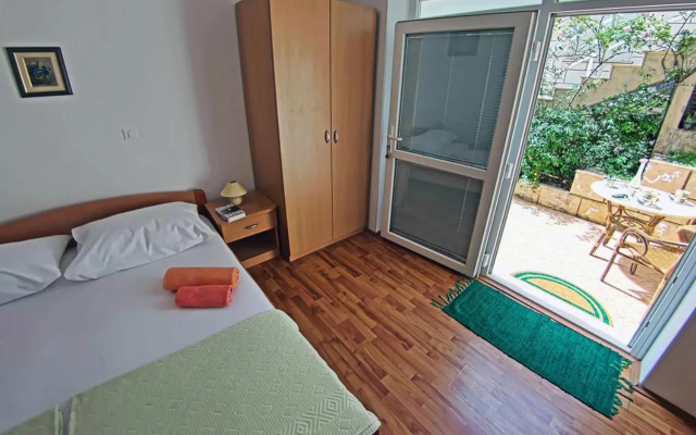 Lora studio sea & OldTown view with parking