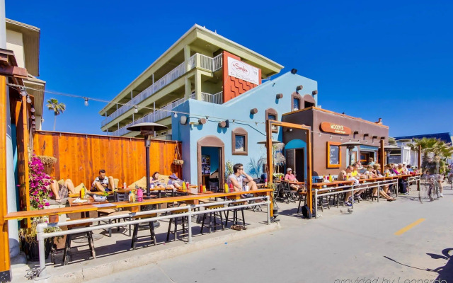 Surfer Beach Hotel