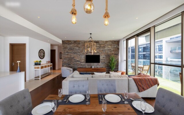 7 Min to Beach 2 BR City Walk