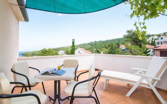 Apartment Annie - sea view : A2 Postira, Island Brac