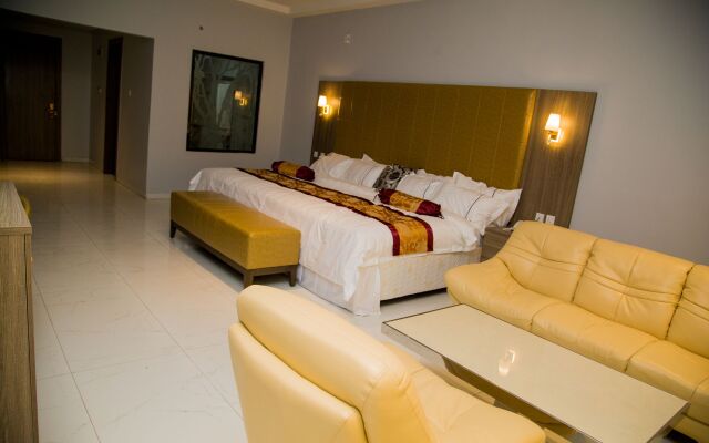 Maxbe Continental Hotel