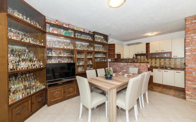 Beautiful Home in Kastel Stafilic With Wifi and 4 Bedrooms