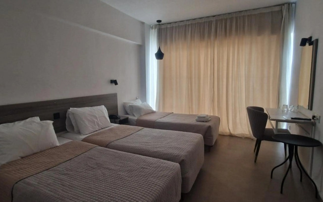 Navarria Hotel