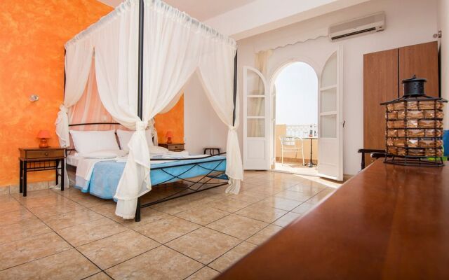 Fira Calm Hotel