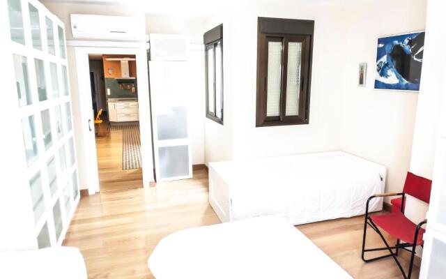 Rodrigo Triana Courtyard by Valcambre