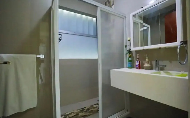 Spacious Condo with Gym & Pool Cancun