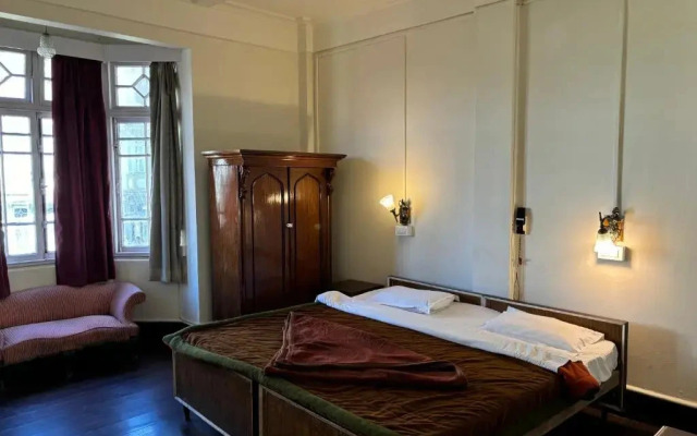 Pineridge Hotel