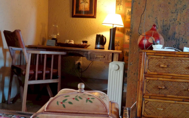 TreeTops & Treats Guest House
