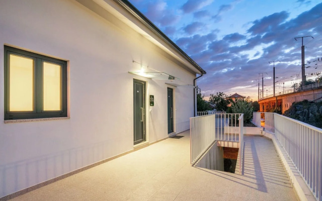 C314 Riverside View Premium Apartment w/ AC & Terrace