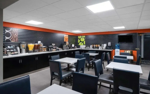 La Quinta Inn & Suites By Wyndham Knoxville East