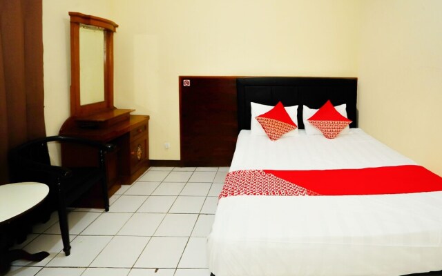 OYO 93136 Hotel Santo Djaya 2