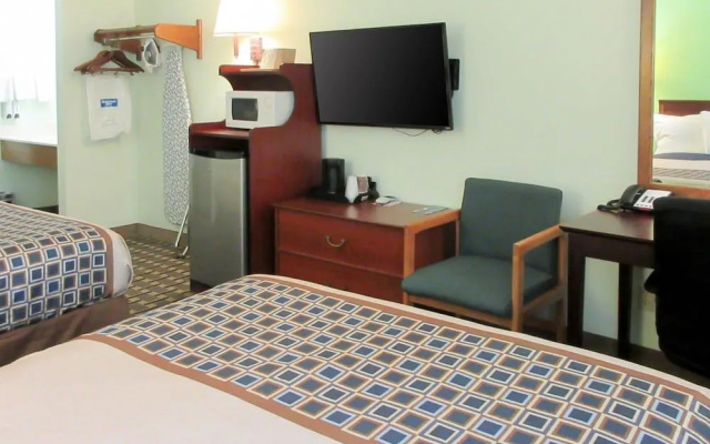 Super 8 by Wyndham Chisago City