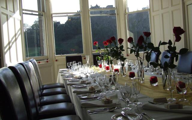 100 Princes Street