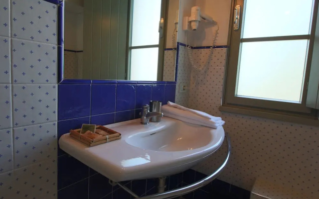 Beautiful Farmhouse in San Gimignano With Pool