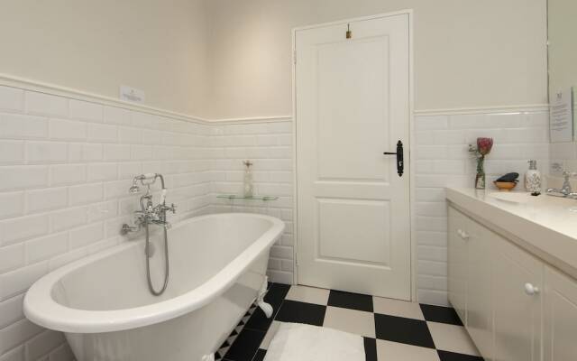 Malayla Guesthouse - Adults Only