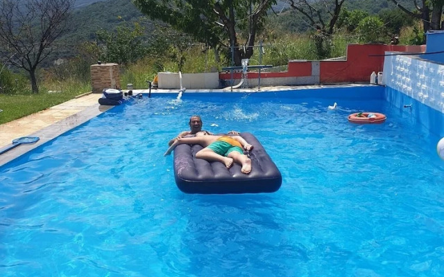 Charming 4-bed House in Pyrgetos