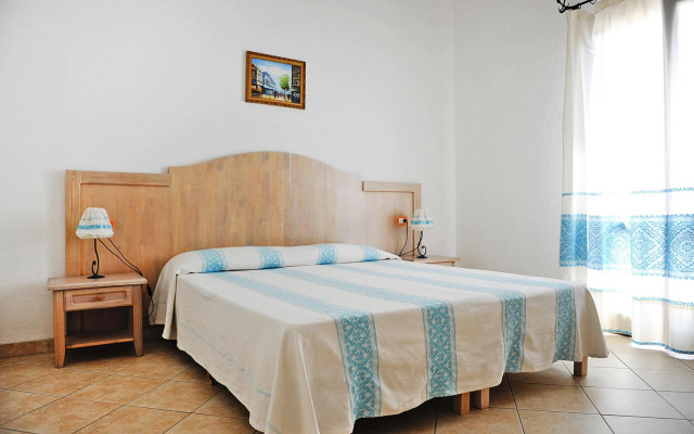 Apartment in Tamarispa with garden furniture