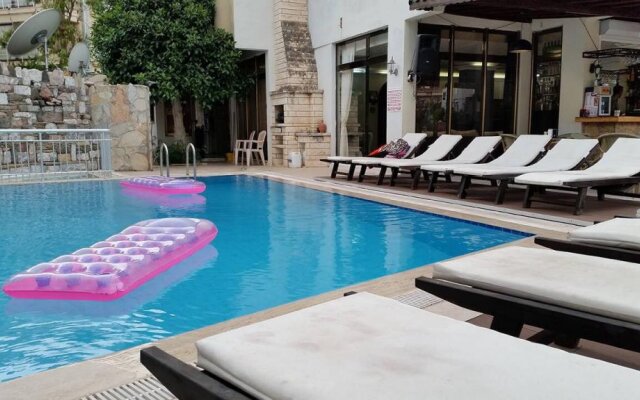Hani Boutique Otel - Adult Only +8