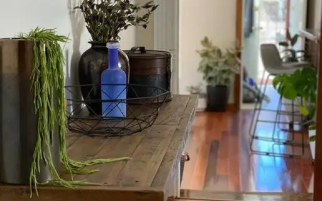 Location cottage with industrial touch – Hotel Rooms – Bathurst