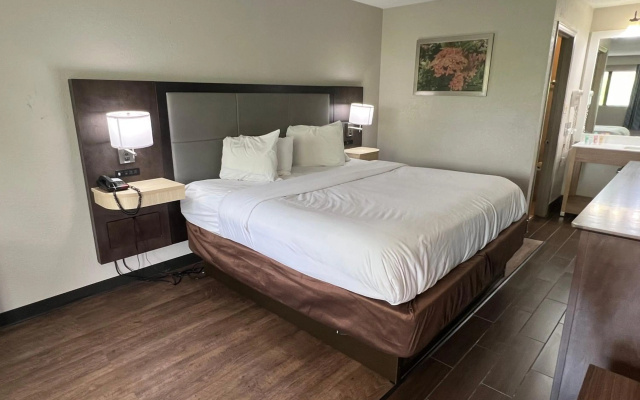 Americas Best Value Inn & Suites Monroe