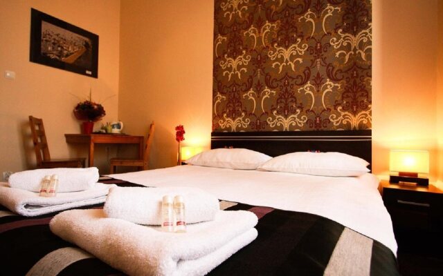 Iris Aparthotel