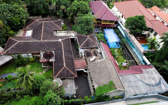 Great Location Pancoran Lavenue Apartment