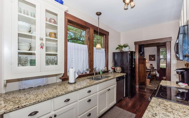 Mistletoe House in Fredericksburg